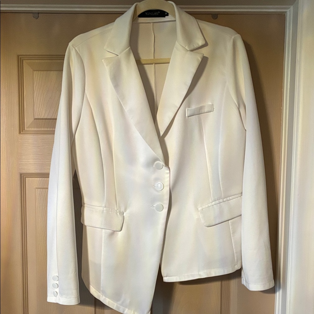 Tailored White Women's Blazer Jacket - Contemporary Single-Breasted